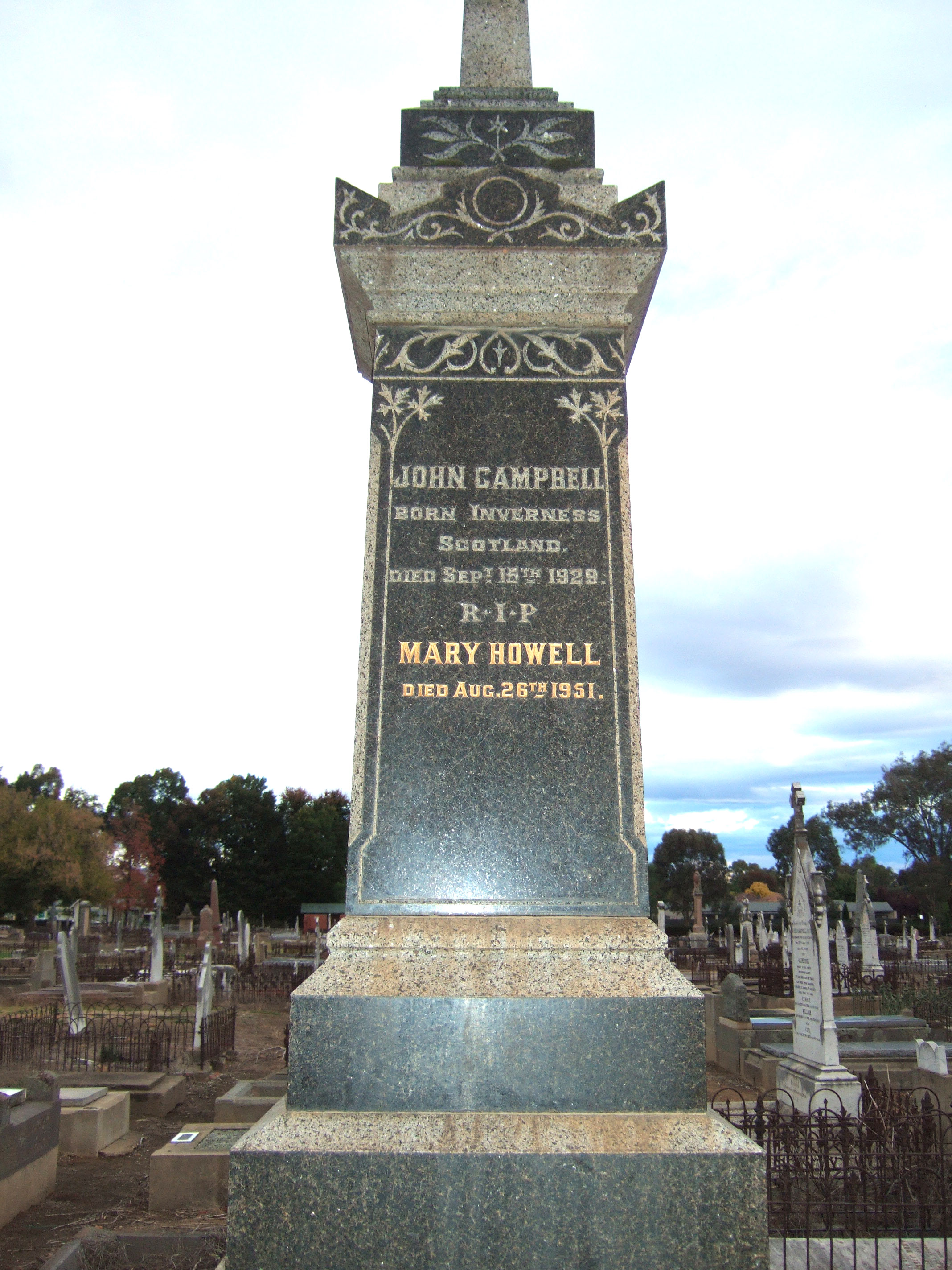 Photo of headstones/Kenneth McLennan d1904 side of hdstn Albury Pioneer cem